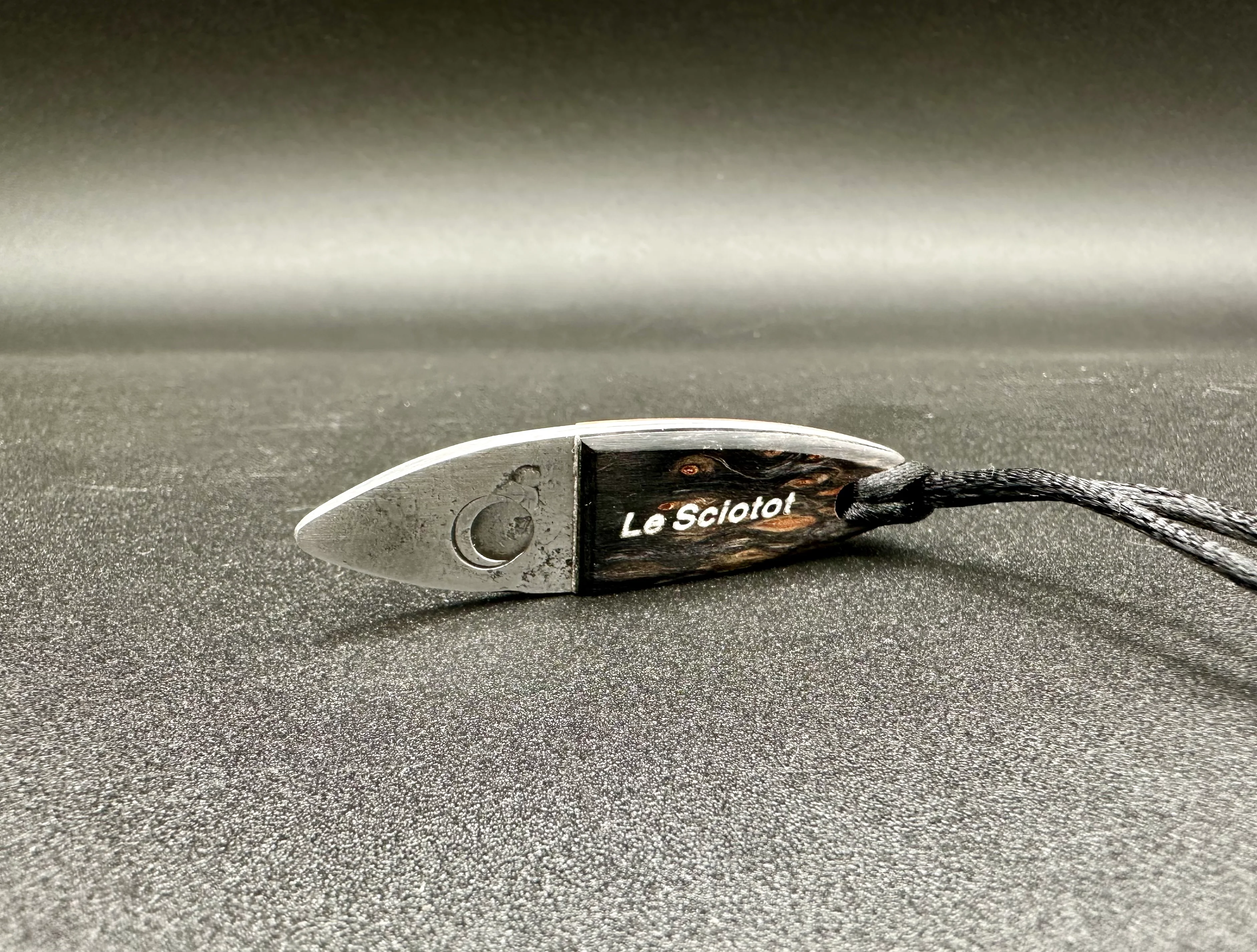 Le Sciotot pendentif Inox et Bouleau Madré stabilisé
