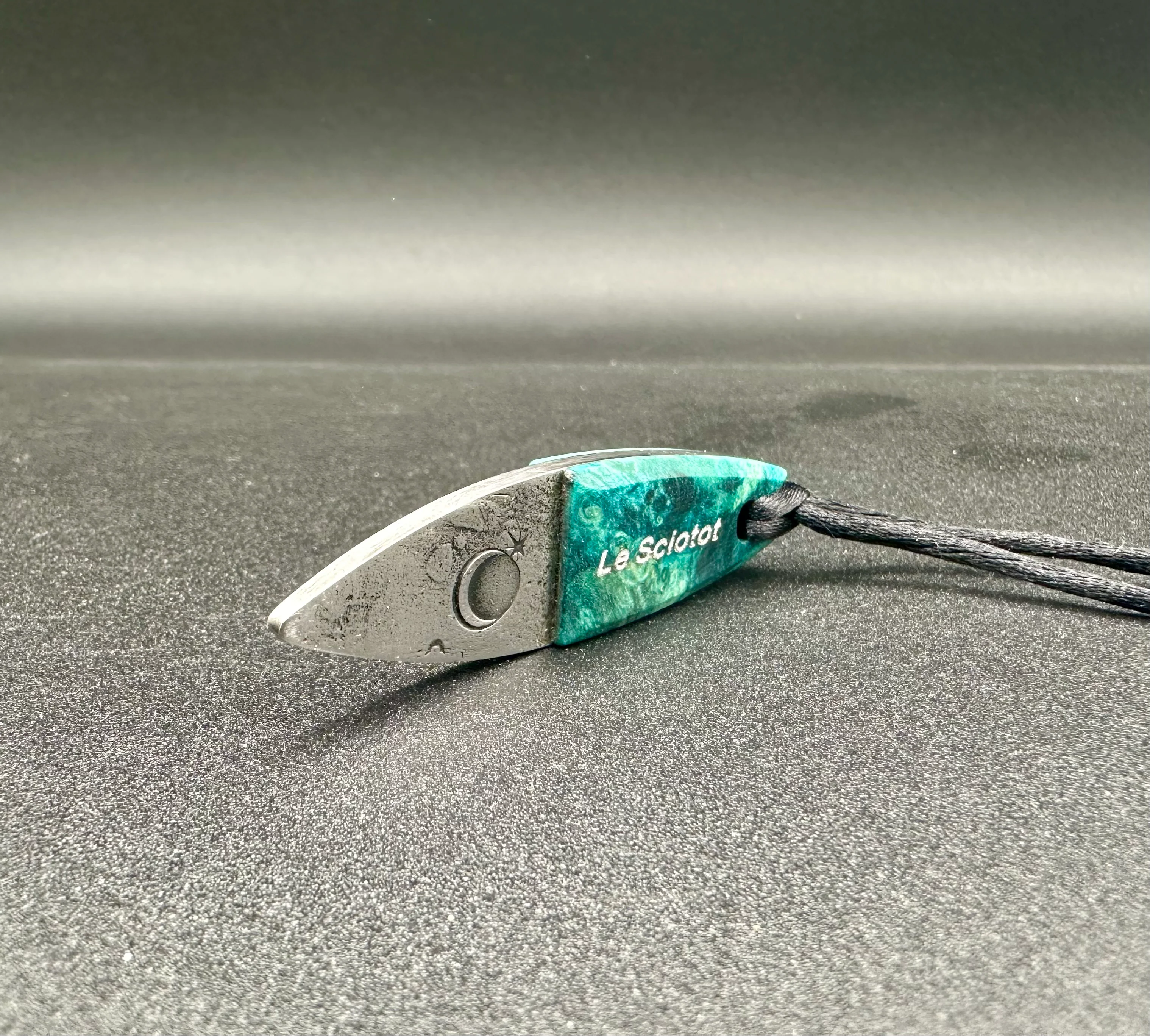 Le Sciotot pendentif Inox et Erable stabilisé