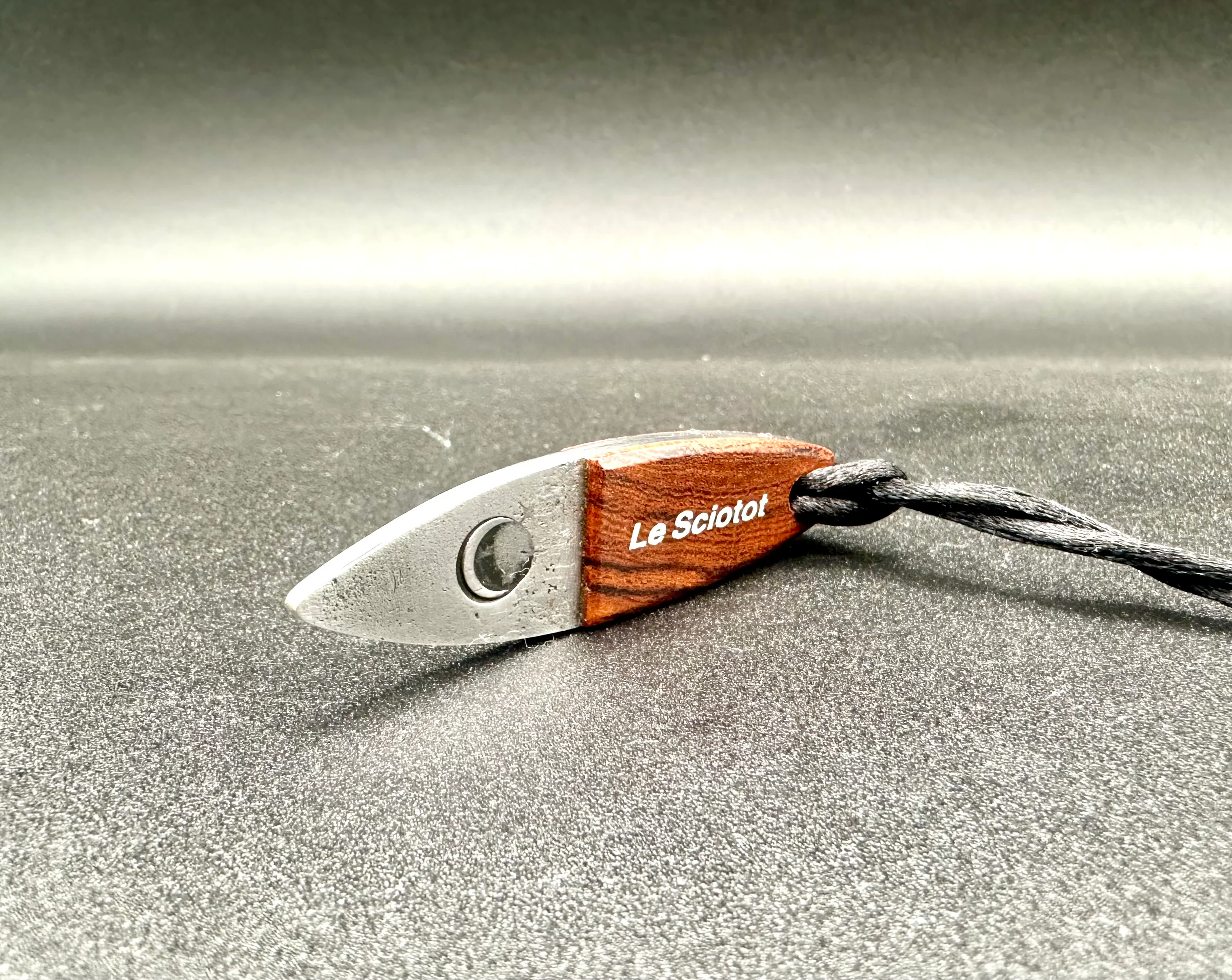 Le Sciotot pendentif Inox et bois de fer