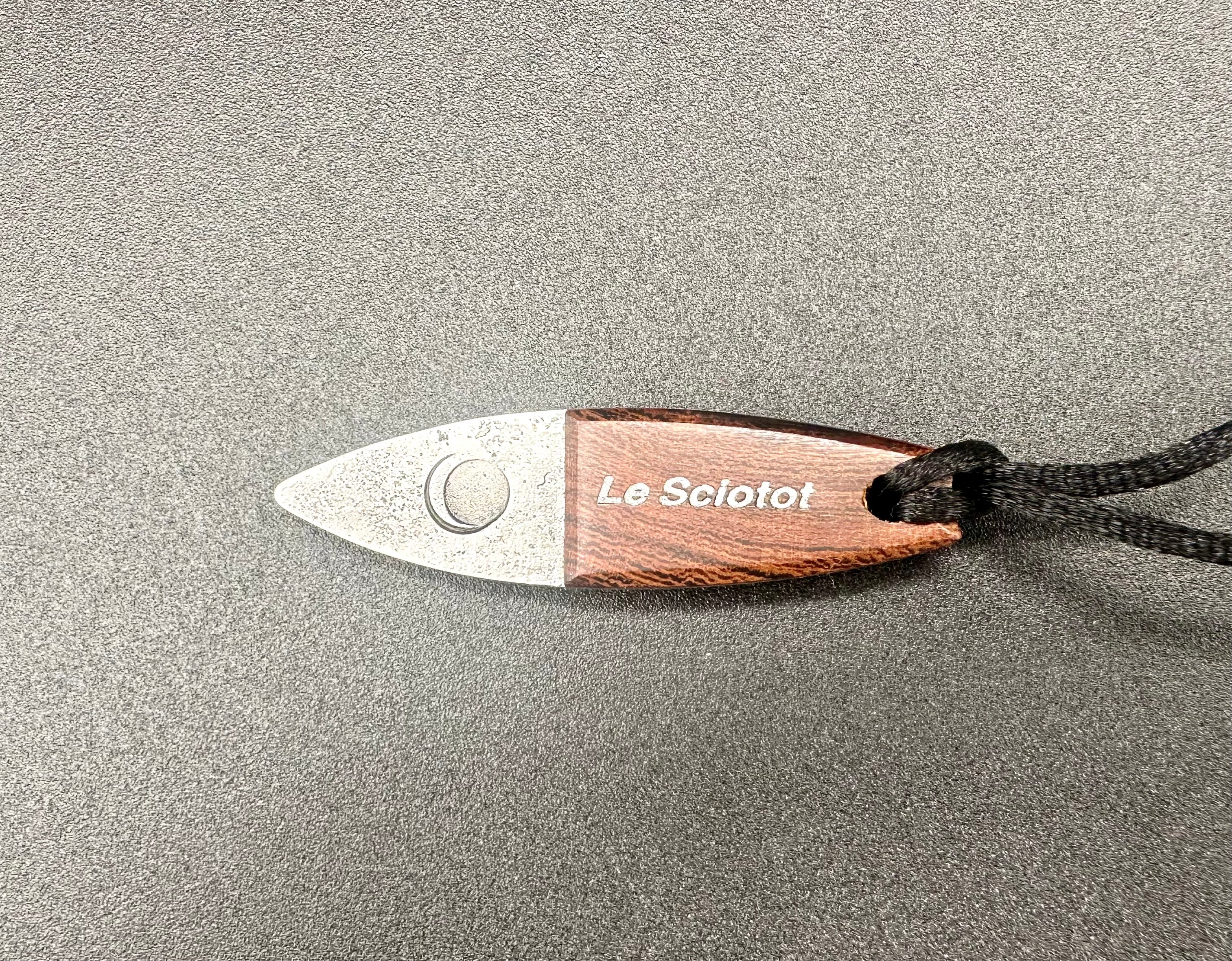 Le Sciotot pendentif Inox et bois de fer