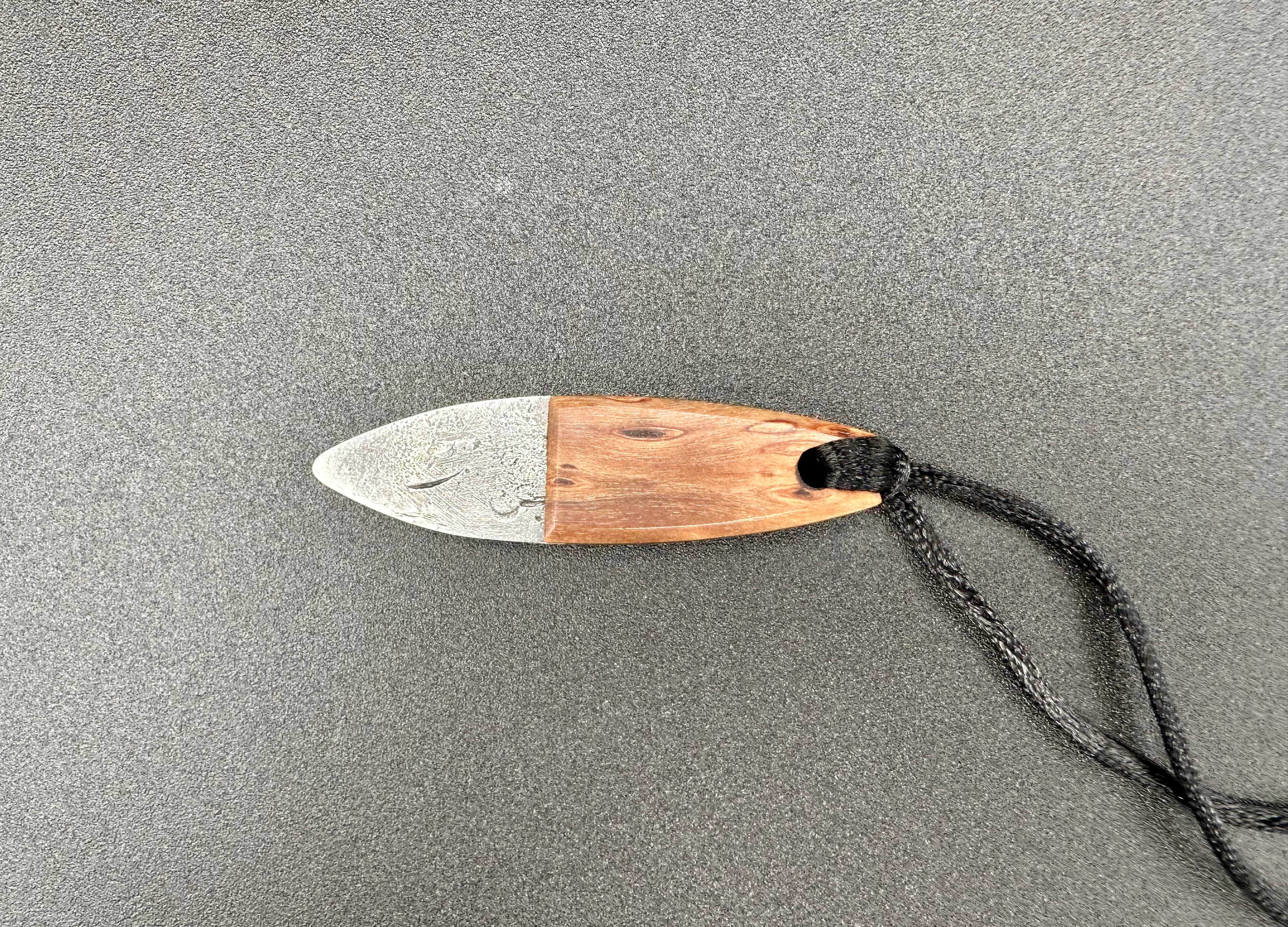Le Sciotot pendentif Inox et Bouleau Madré stabilisé