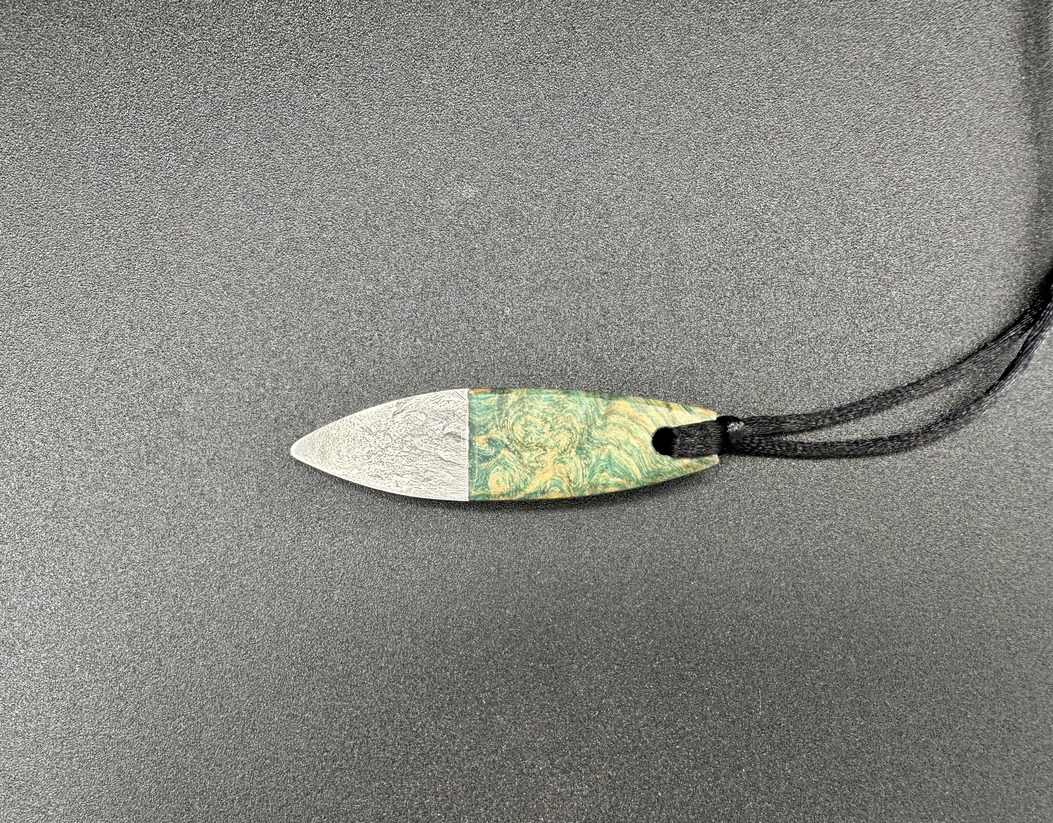 Le Sciotot pendentif Inox et Frêne stabilisé