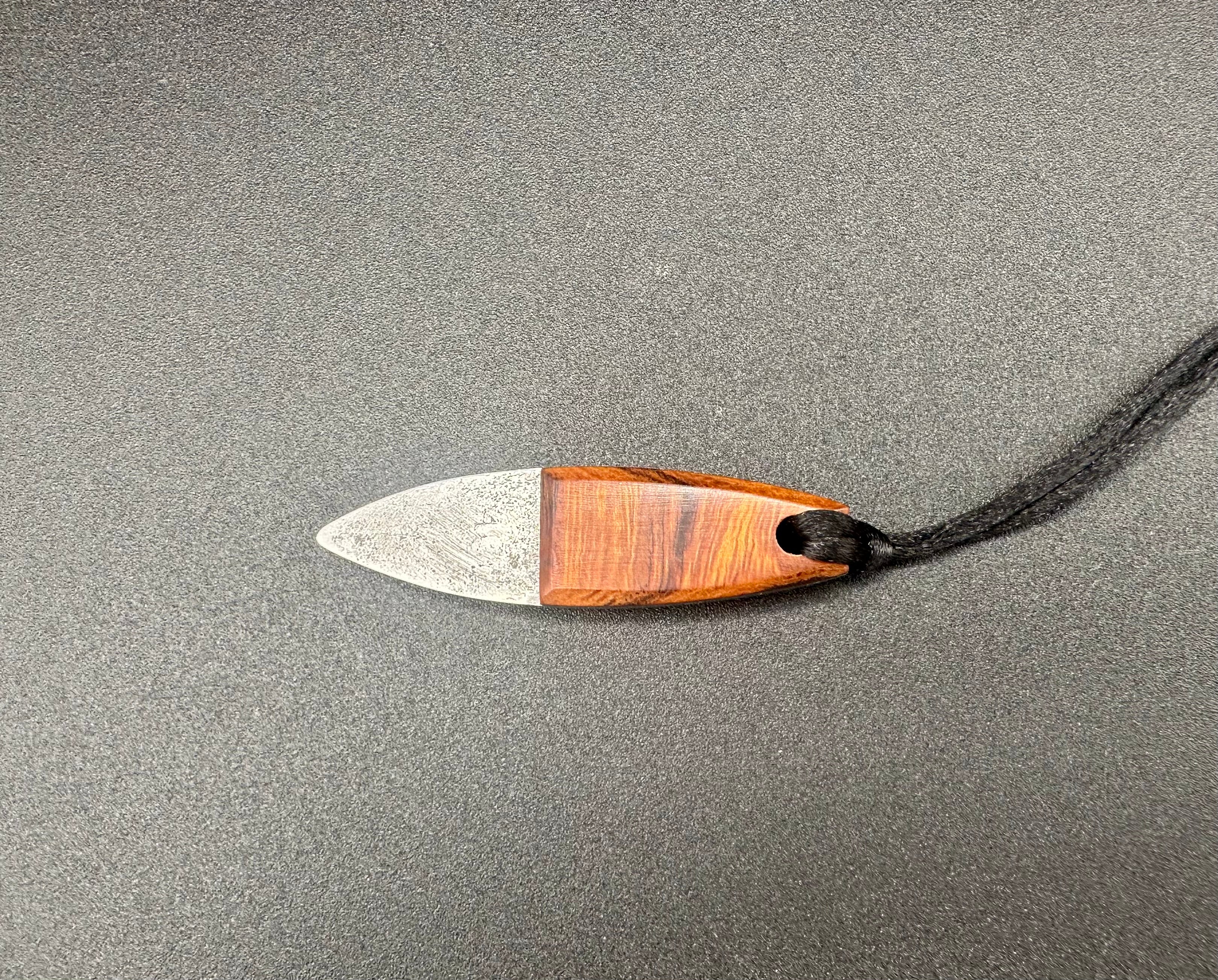 Le Sciotot pendentif Inox et bois de fer