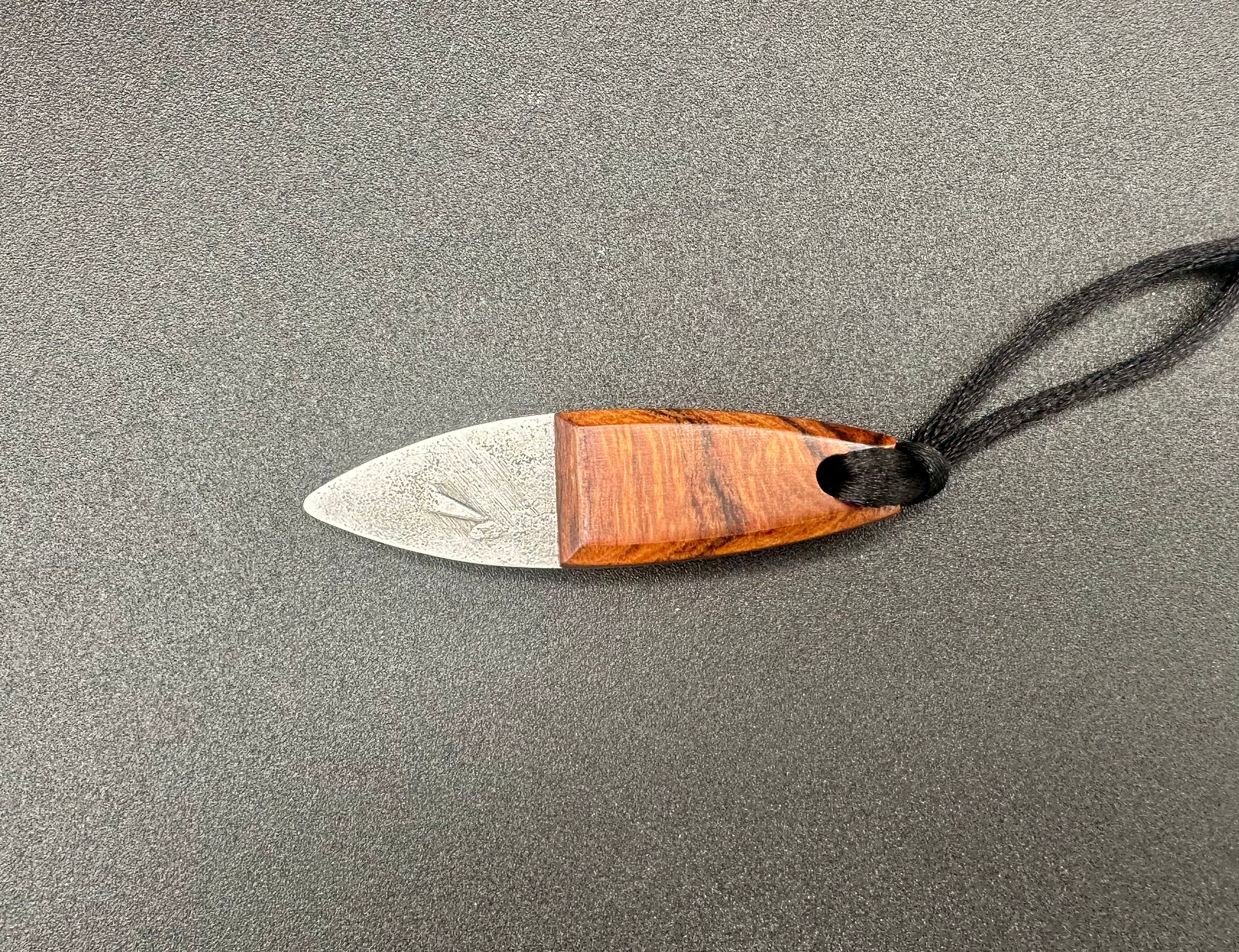 Le Sciotot pendentif Inox et bois de fer