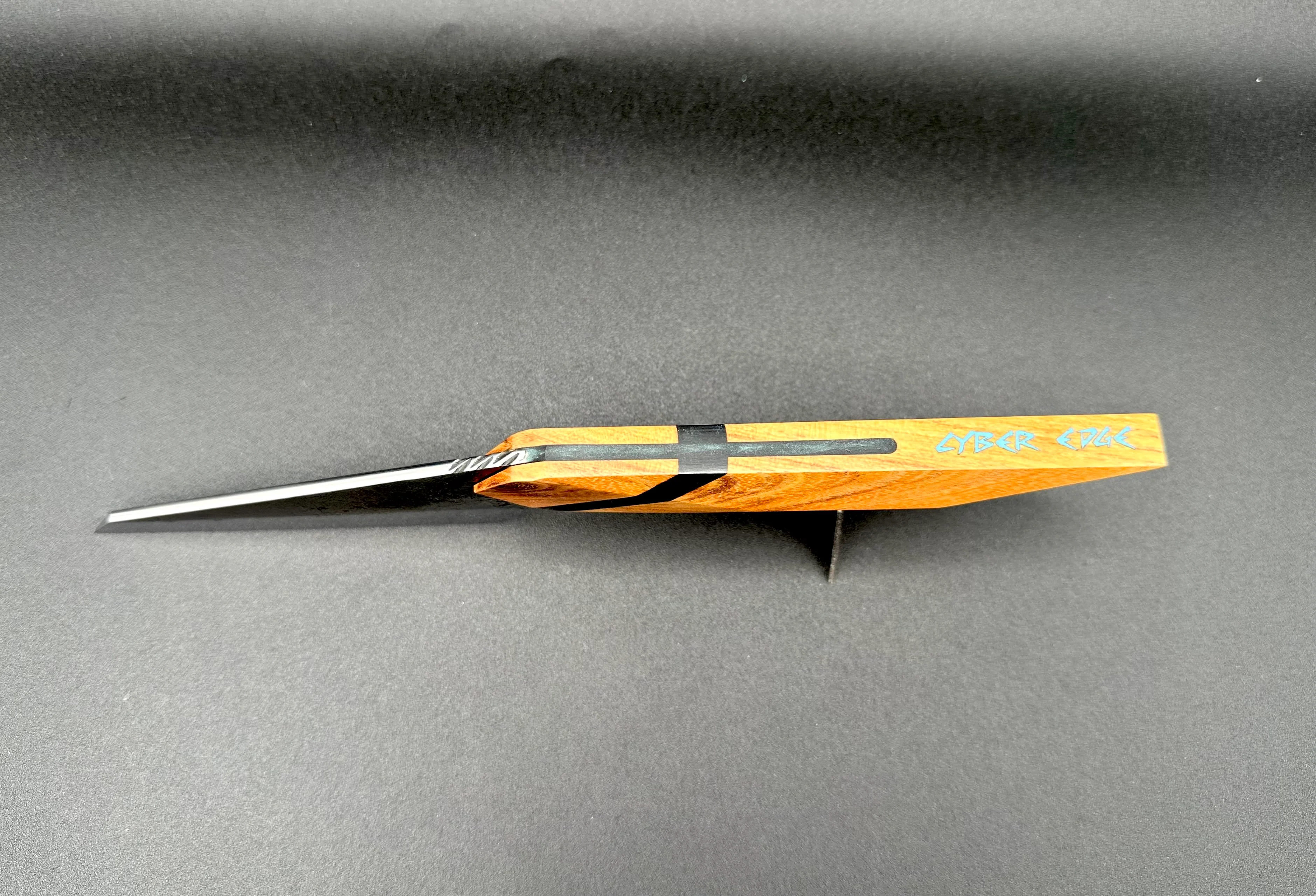 Cyber Edge Inox et Acacia